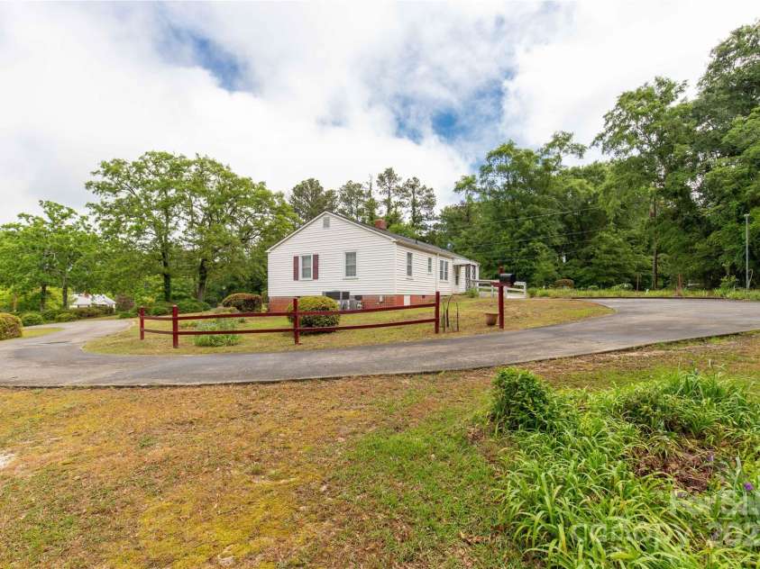 439 Kershaw Country Club Road, Kershaw, SC 29067.  MLS# CAR4255005, YatesRealty ID 13025. Side view to rear of home