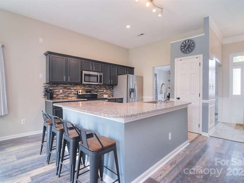 9051 Country Barn Court, Charlotte, NC 28273.  MLS# CAR4256562, YatesRealty ID 13026. 