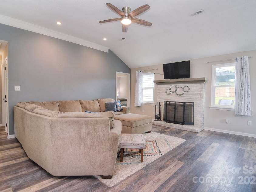 9051 Country Barn Court, Charlotte, NC 28273.  MLS# CAR4256562, YatesRealty ID 13026. 