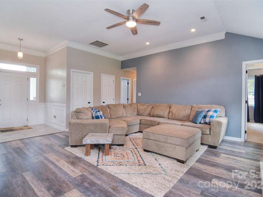 9051 Country Barn Court, Charlotte, NC 28273.  MLS# CAR4256562, YatesRealty ID 13026. 