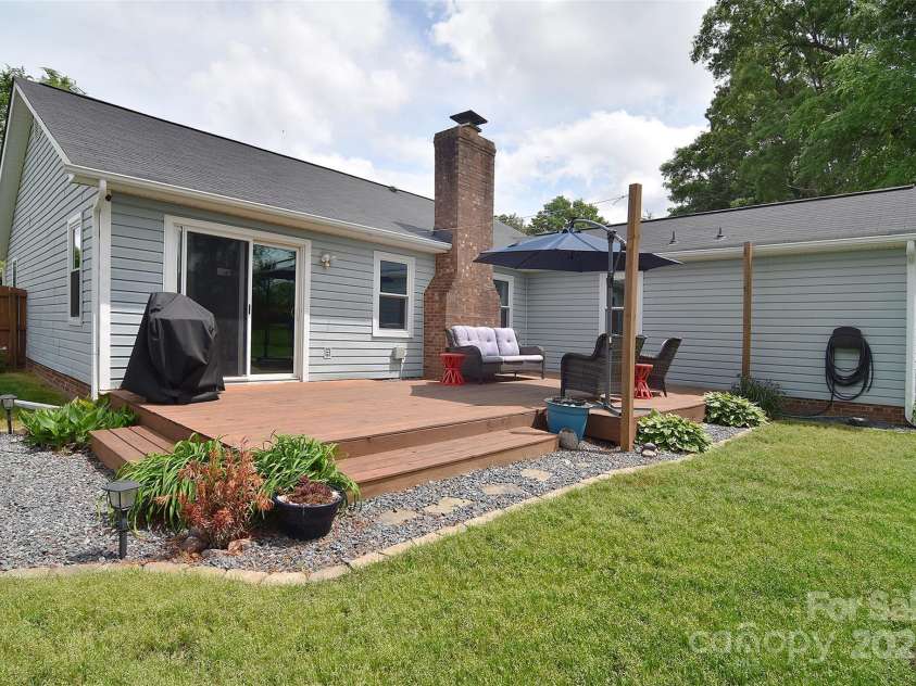 9051 Country Barn Court, Charlotte, NC 28273.  MLS# CAR4256562, YatesRealty ID 13026. 