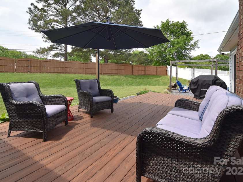 9051 Country Barn Court, Charlotte, NC 28273.  MLS# CAR4256562, YatesRealty ID 13026. 