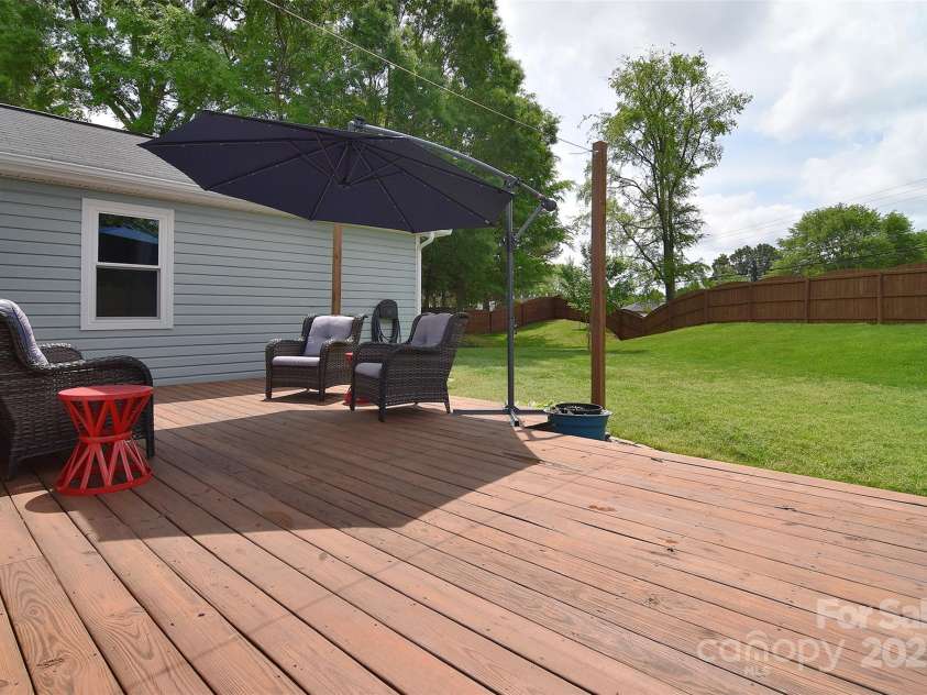 9051 Country Barn Court, Charlotte, NC 28273.  MLS# CAR4256562, YatesRealty ID 13026. 