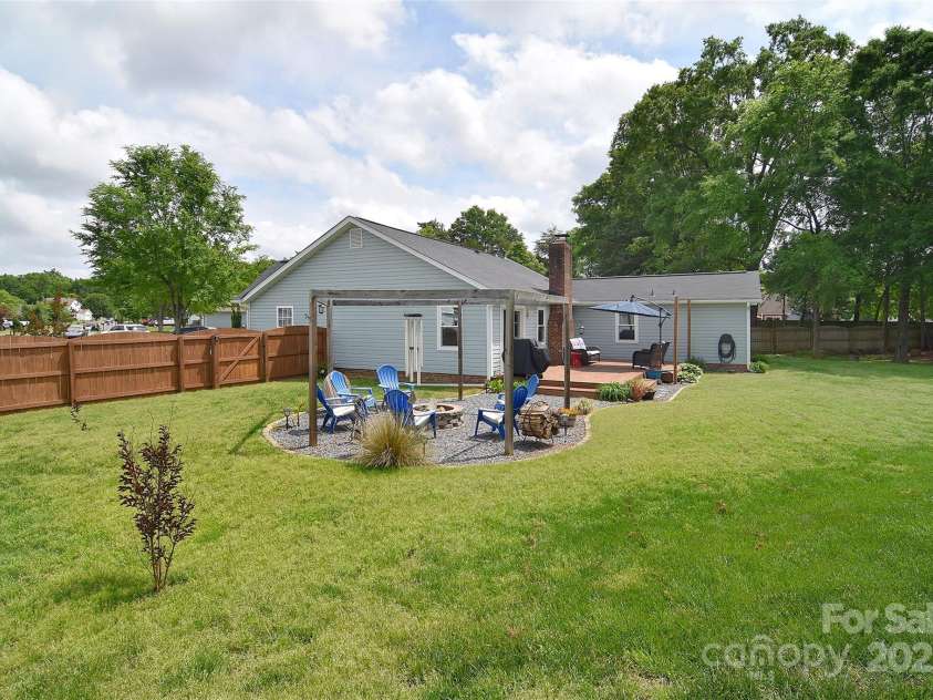 9051 Country Barn Court, Charlotte, NC 28273.  MLS# CAR4256562, YatesRealty ID 13026. 