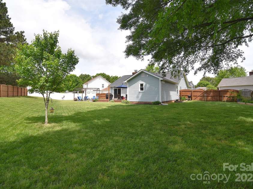 9051 Country Barn Court, Charlotte, NC 28273.  MLS# CAR4256562, YatesRealty ID 13026. 