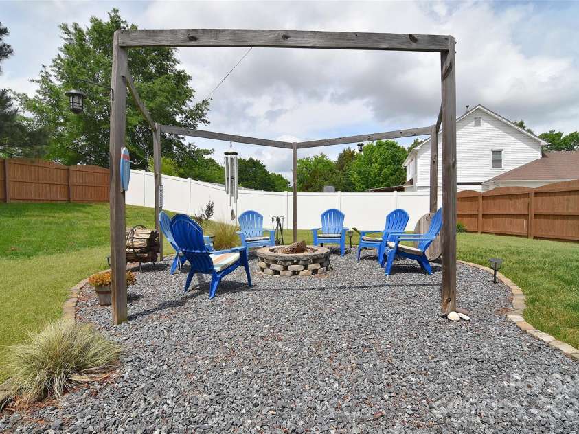 9051 Country Barn Court, Charlotte, NC 28273.  MLS# CAR4256562, YatesRealty ID 13026. 