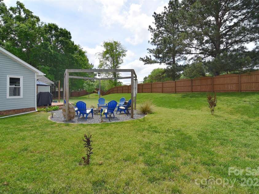 9051 Country Barn Court, Charlotte, NC 28273.  MLS# CAR4256562, YatesRealty ID 13026. 