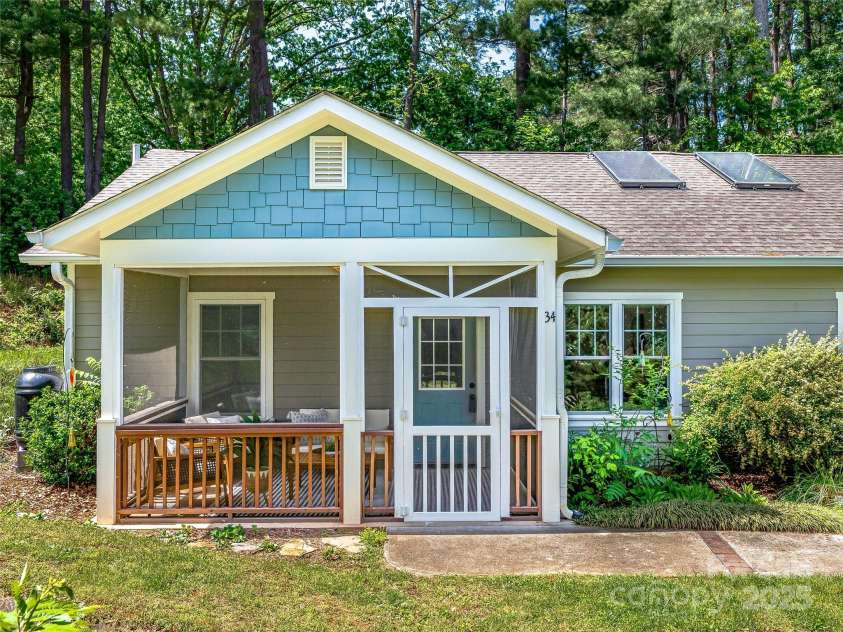 34 Gaia Lane, Asheville, NC 28806.  MLS# CAR4244937, YatesRealty ID 13028. 