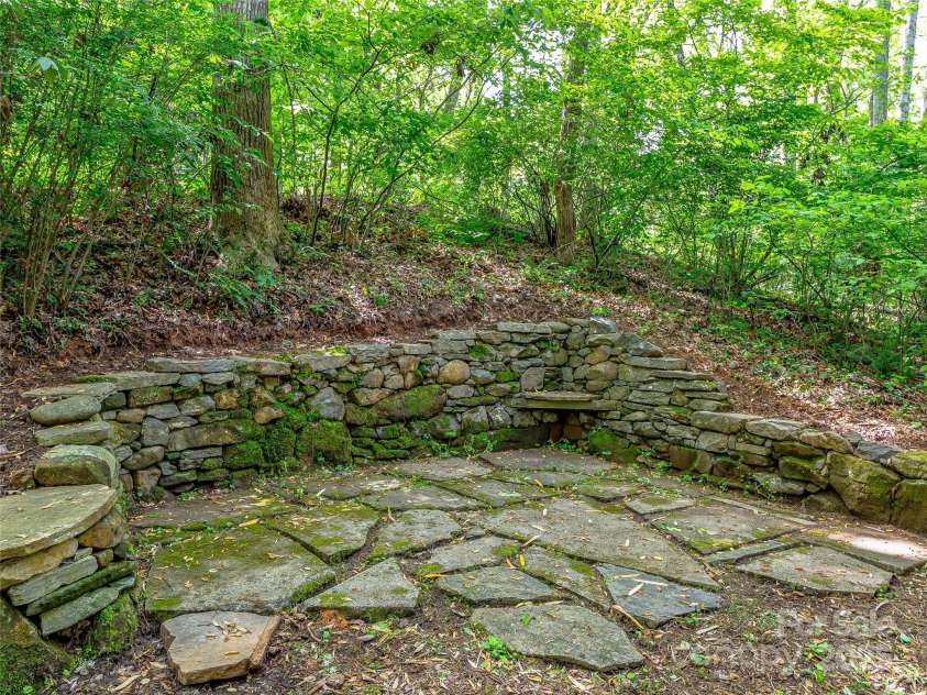 34 Gaia Lane, Asheville, NC 28806.  MLS# CAR4244937, YatesRealty ID 13028. 