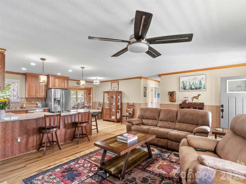 342 Mountain View Road, Burnsville, NC 28714.  MLS# CAR4347240, YatesRealty ID 13028. 