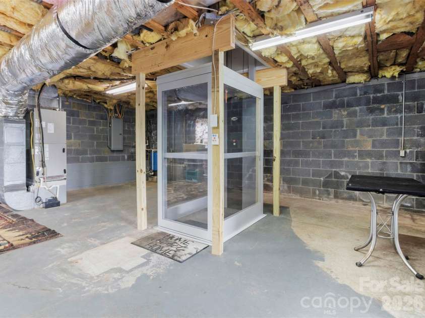 342 Mountain View Road, Burnsville, NC 28714.  MLS# CAR4347240, YatesRealty ID 13028. ELEVATOR~GOING UP~~