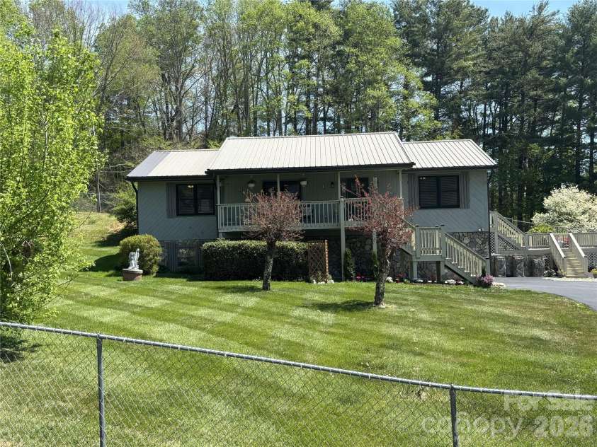 342 Mountain View Road, Burnsville, NC 28714.  MLS# CAR4347240, YatesRealty ID 13028. MOVE-IN READY~~