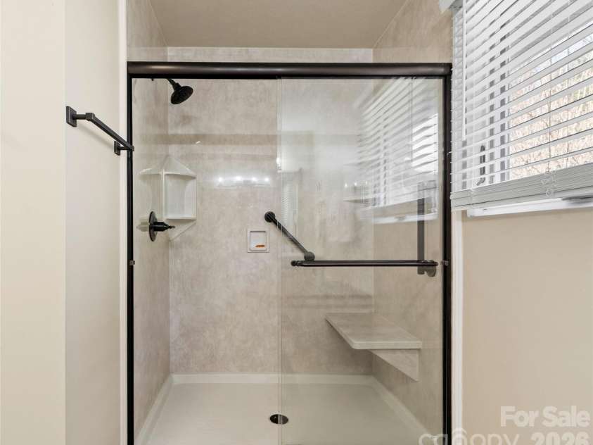 342 Mountain View Road, Burnsville, NC 28714.  MLS# CAR4347240, YatesRealty ID 13028. STEP-IN SHOWER~