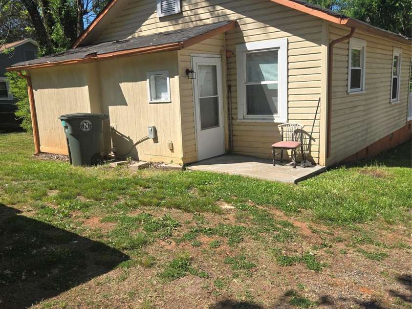 207 Caldwell Avenue, Newton, NC 28658.  MLS# CAR4370926, YatesRealty ID 13029. 