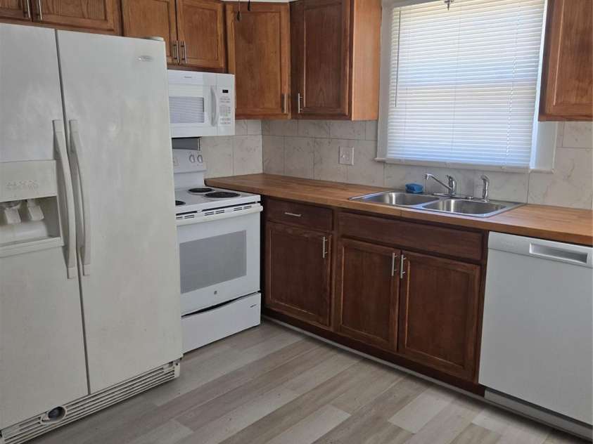 207 Caldwell Avenue, Newton, NC 28658.  MLS# CAR4370926, YatesRealty ID 13029. 