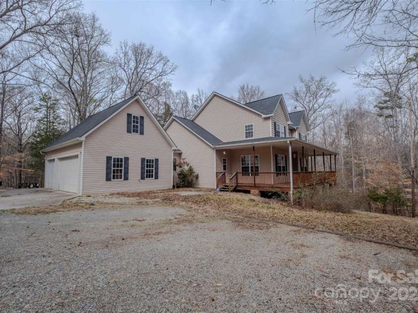 369 Falcon Drive, Concord, NC 28025.  MLS# CAR4223316, YatesRealty ID 13029. 