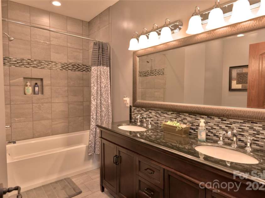 15027 Beatties Ford Road, Huntersville, NC 28078.  MLS# CAR4308450, YatesRealty ID 1303. Full bath downstairs