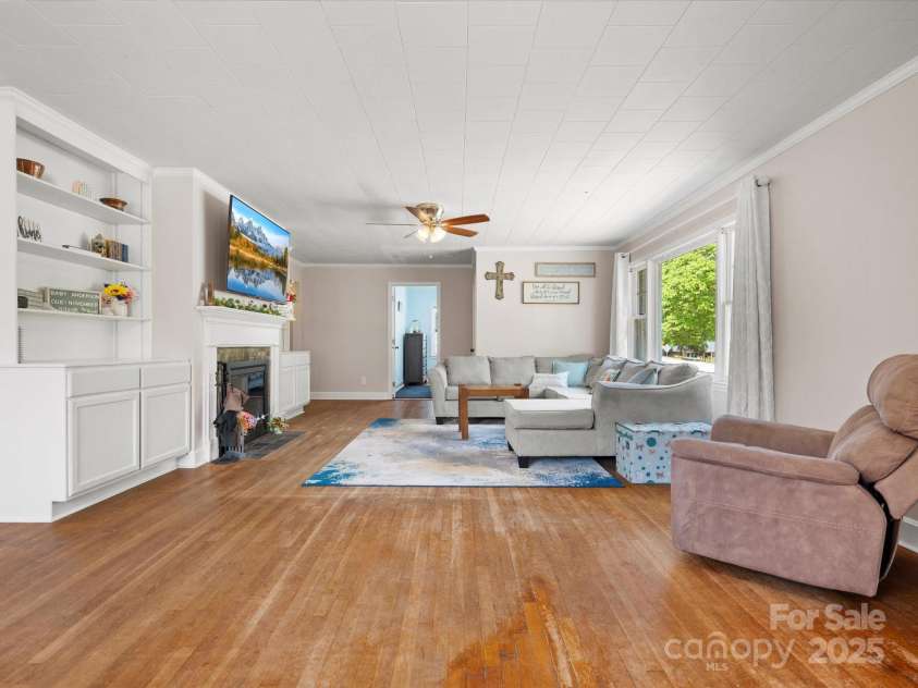 613 Pine Street, Kershaw, SC 29067.  MLS# CAR4251653, YatesRealty ID 13030. 