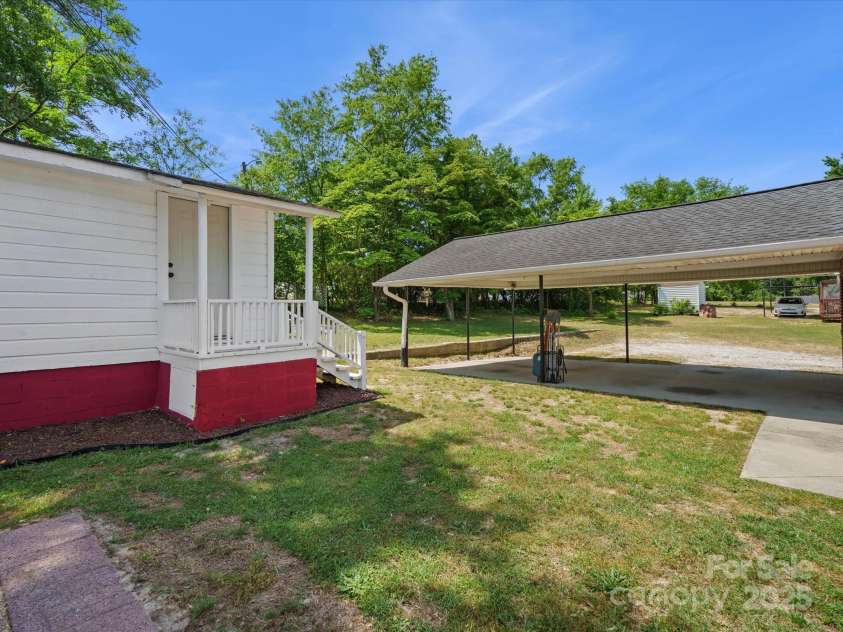 613 Pine Street, Kershaw, SC 29067.  MLS# CAR4251653, YatesRealty ID 13030. 