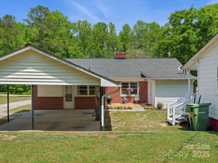 613 Pine Street, Kershaw, SC 29067.  MLS# CAR4251653, YatesRealty ID 13030. 