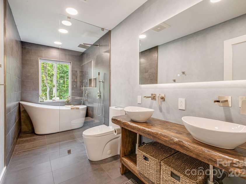 47 Webb Cove Road, Asheville, NC 28804.  MLS# CAR4234951, YatesRealty ID 13033. Luxury soaking tub, and double sinks adorn this upper level bathroom