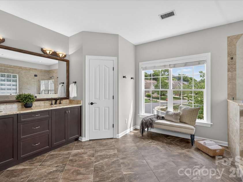 8700 Edgewater Court, Waxhaw, NC 28173.  MLS# CAR4369059, YatesRealty ID 13034. 