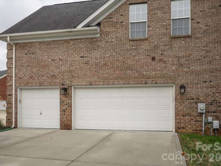 8700 Edgewater Court, Waxhaw, NC 28173.  MLS# CAR4369059, YatesRealty ID 13034. 
