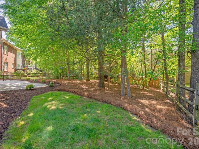 8700 Edgewater Court, Waxhaw, NC 28173.  MLS# CAR4369059, YatesRealty ID 13034. 