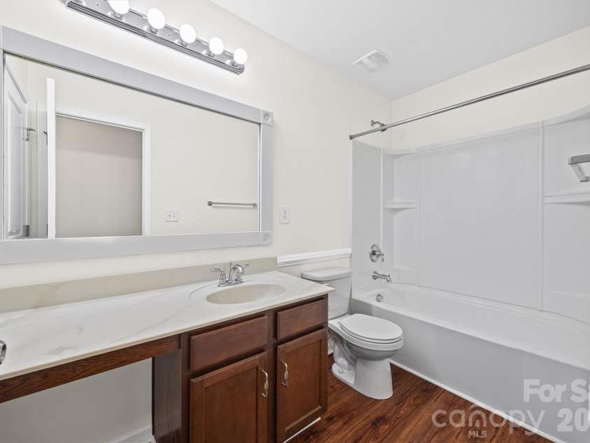526 Danson Drive, Fort Mill, SC 29715.  MLS# CAR4354360, YatesRealty ID 13036. 2nd Floor Bath