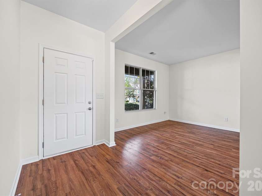 526 Danson Drive, Fort Mill, SC 29715.  MLS# CAR4354360, YatesRealty ID 13036. Foyer