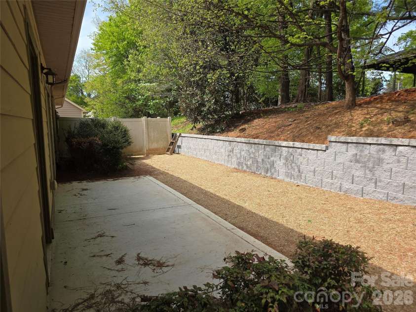 102 Coral Lane, Mooresville, NC 28117.  MLS# CAR4282698, YatesRealty ID 13037. 