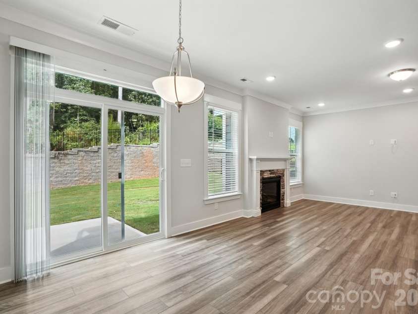 138 Prestwick Way, Mooresville, NC 28115.  MLS# CAR4285533, YatesRealty ID 13039. Breakfast area