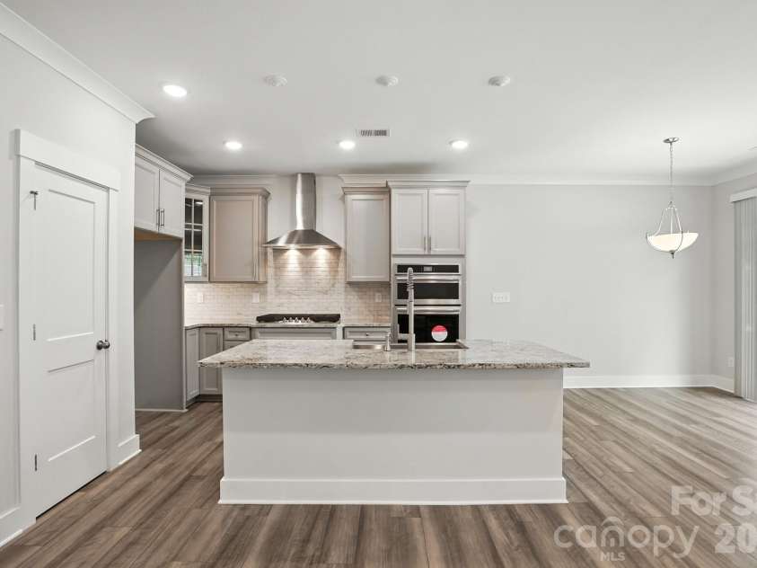 138 Prestwick Way, Mooresville, NC 28115.  MLS# CAR4285533, YatesRealty ID 13039. Designer kitchen