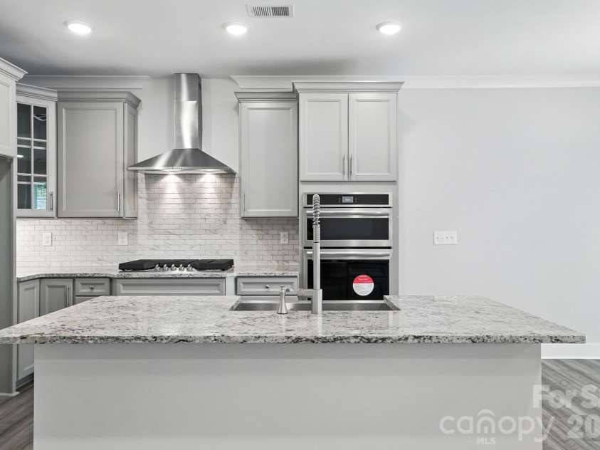 138 Prestwick Way, Mooresville, NC 28115.  MLS# CAR4285533, YatesRealty ID 13039. Designer kitchen