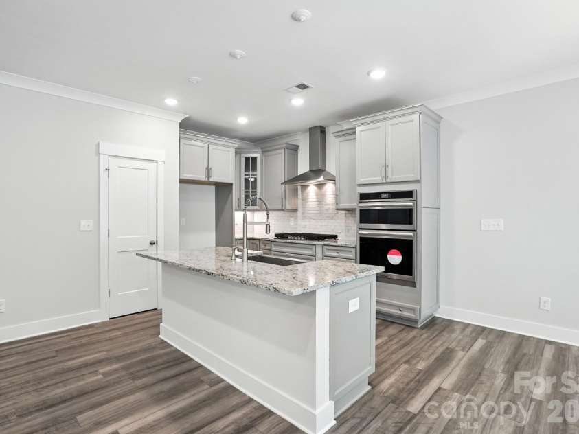 138 Prestwick Way, Mooresville, NC 28115.  MLS# CAR4285533, YatesRealty ID 13039. Designer kitchen