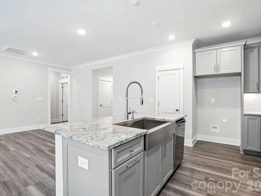 138 Prestwick Way, Mooresville, NC 28115.  MLS# CAR4285533, YatesRealty ID 13039. Designer kitchen
