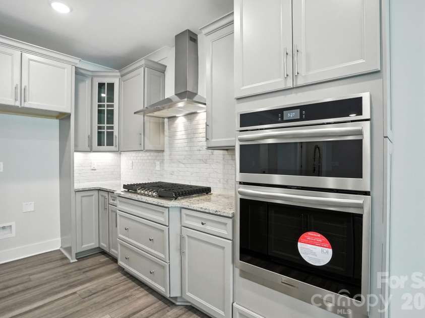 138 Prestwick Way, Mooresville, NC 28115.  MLS# CAR4285533, YatesRealty ID 13039. Designer kitchen