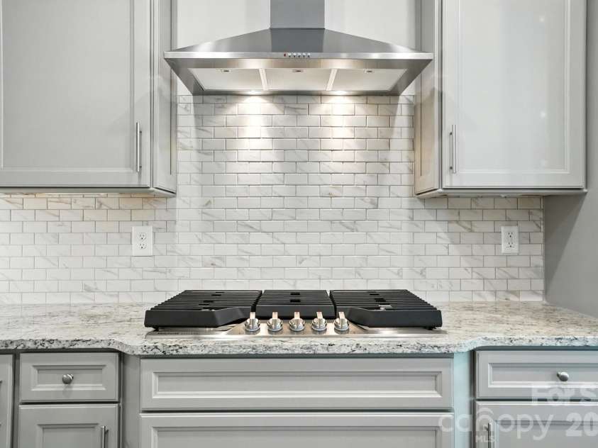 138 Prestwick Way, Mooresville, NC 28115.  MLS# CAR4285533, YatesRealty ID 13039. Designer kitchen
