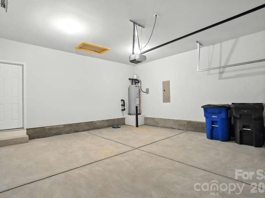 138 Prestwick Way, Mooresville, NC 28115.  MLS# CAR4285533, YatesRealty ID 13039. Garage