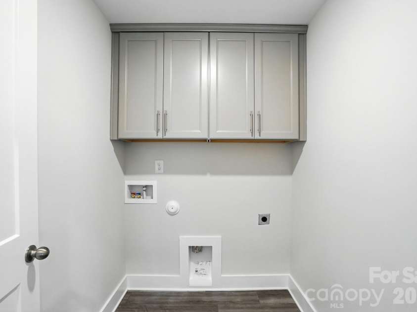 138 Prestwick Way, Mooresville, NC 28115.  MLS# CAR4285533, YatesRealty ID 13039. Laundry room
