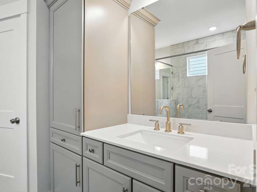 138 Prestwick Way, Mooresville, NC 28115.  MLS# CAR4285533, YatesRealty ID 13039. Primary bathroom