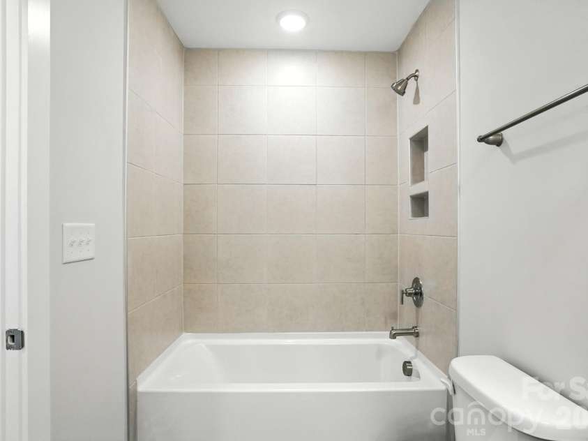 138 Prestwick Way, Mooresville, NC 28115.  MLS# CAR4285533, YatesRealty ID 13039. Upstairs bathroom