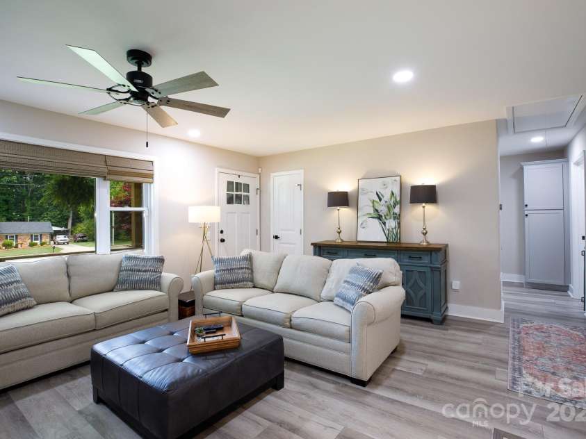 1423 New Hope Road, Gastonia, NC 28054.  MLS# CAR4255765, YatesRealty ID 13041. 