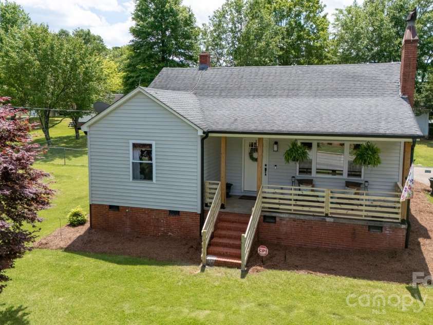 1423 New Hope Road, Gastonia, NC 28054.  MLS# CAR4255765, YatesRealty ID 13041. 
