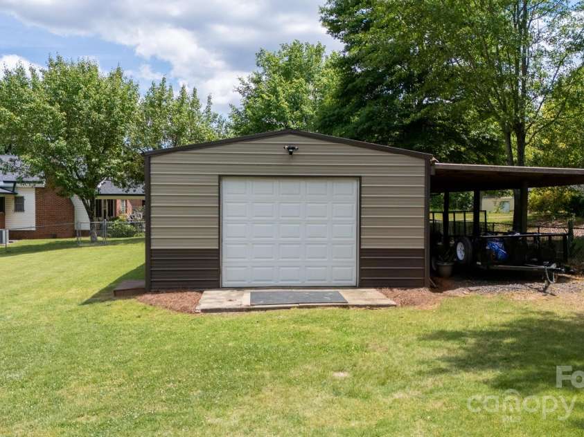 1423 New Hope Road, Gastonia, NC 28054.  MLS# CAR4255765, YatesRealty ID 13041. 