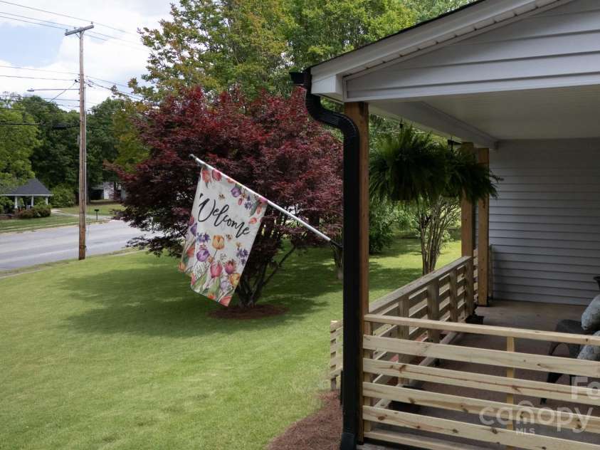 1423 New Hope Road, Gastonia, NC 28054.  MLS# CAR4255765, YatesRealty ID 13041. 