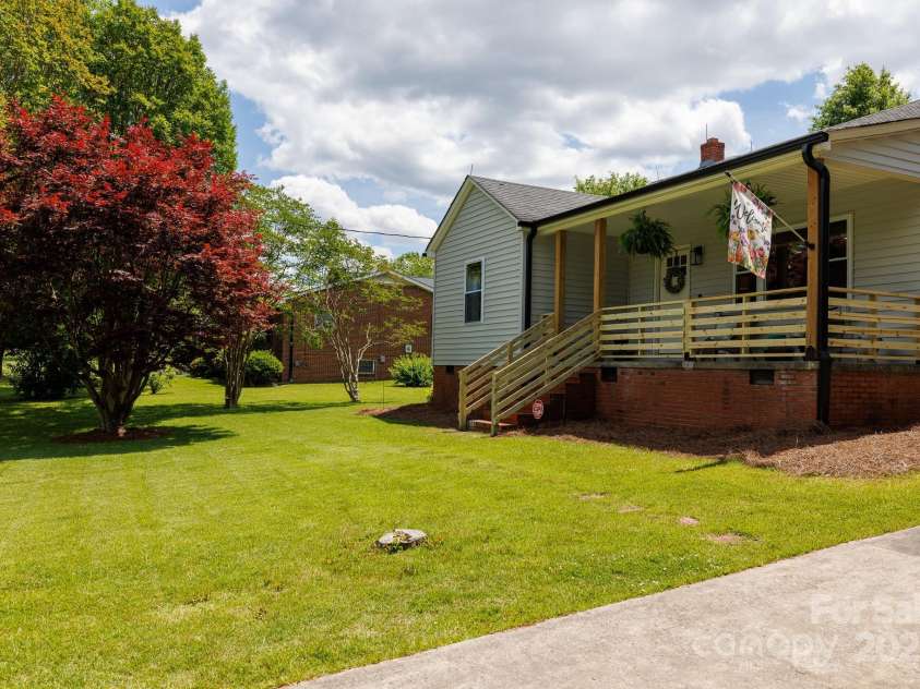 1423 New Hope Road, Gastonia, NC 28054.  MLS# CAR4255765, YatesRealty ID 13041. 