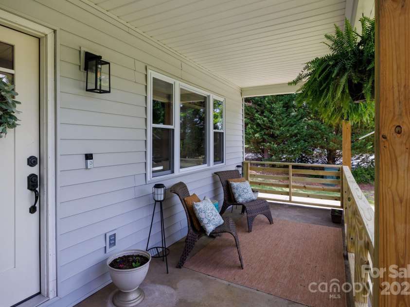 1423 New Hope Road, Gastonia, NC 28054.  MLS# CAR4255765, YatesRealty ID 13041. 