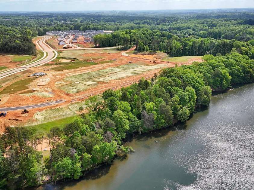 5317 Mint Harbor Way, Charlotte, NC 28269.  MLS# CAR4302427, YatesRealty ID 13041. 17-Acre Lake
