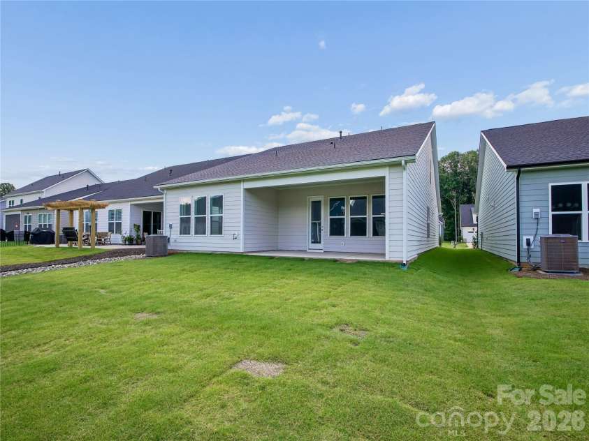 5321 Mint Harbor Way, Charlotte, NC 28269.  MLS# CAR4304757, YatesRealty ID 13042. Backyard